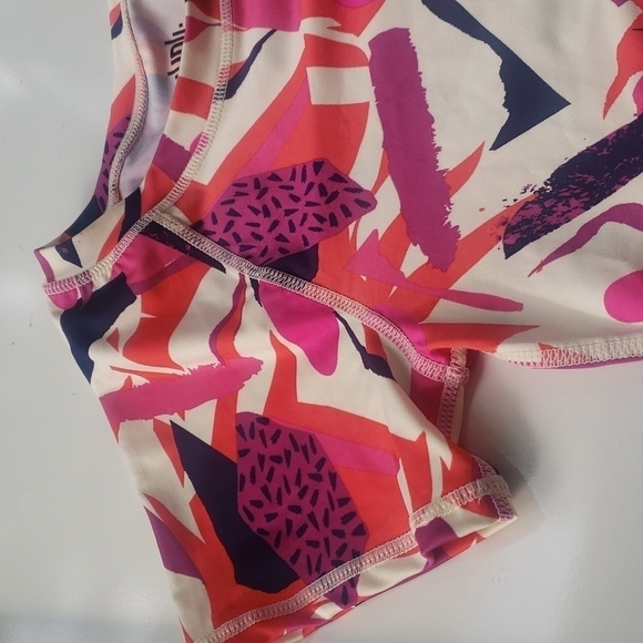 J. Dow Fitness Art Work Crop Top - Picture 4 of 9